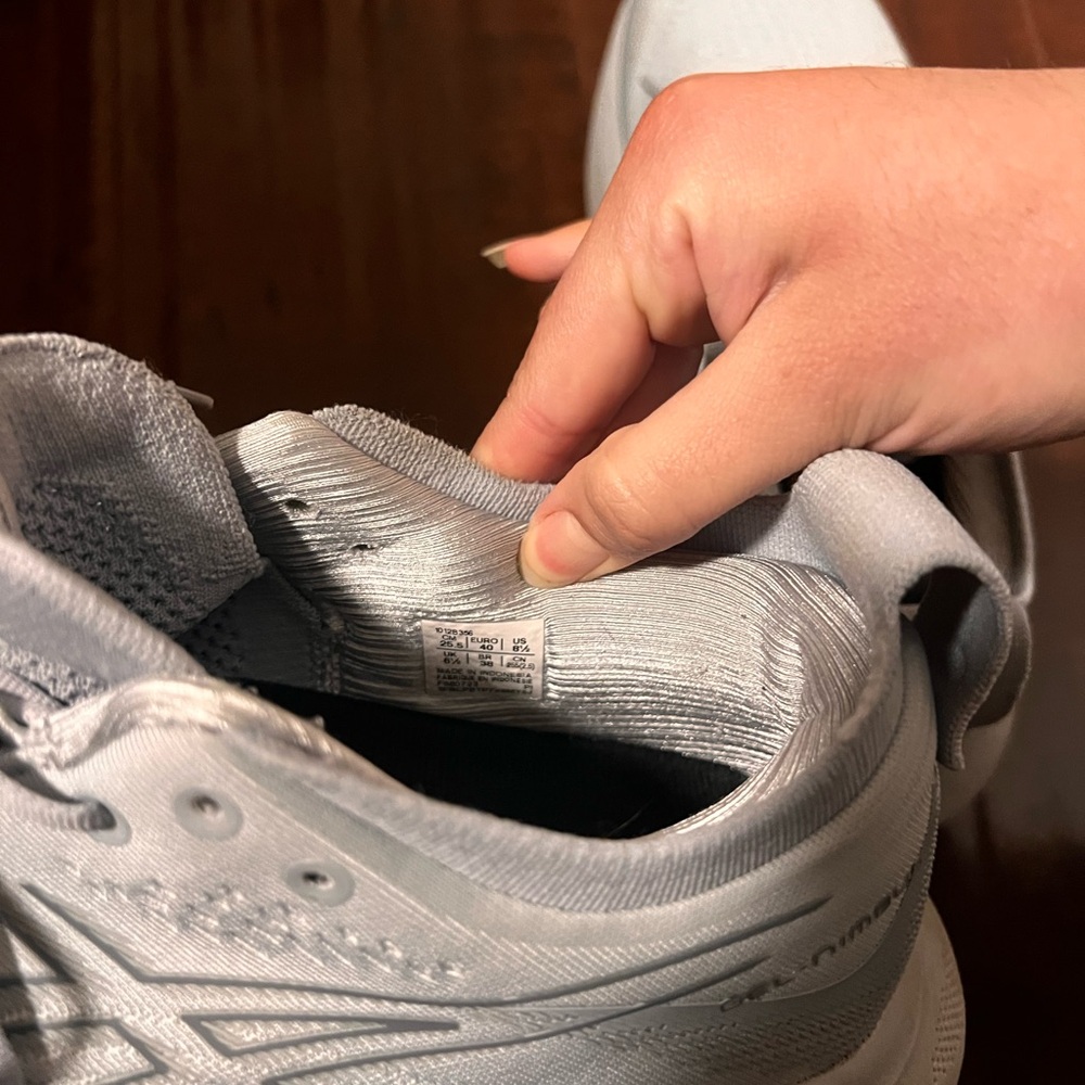 RUNNING SHOES